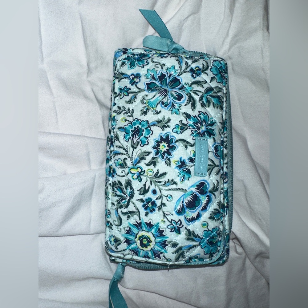 Vera Bradley crossbody in Cloud Vine